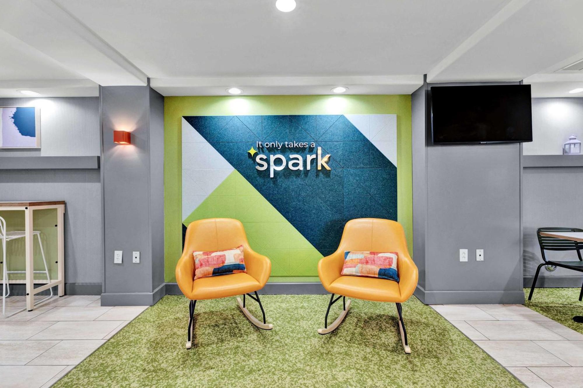 Spark By Hilton Plymouth Exterior photo