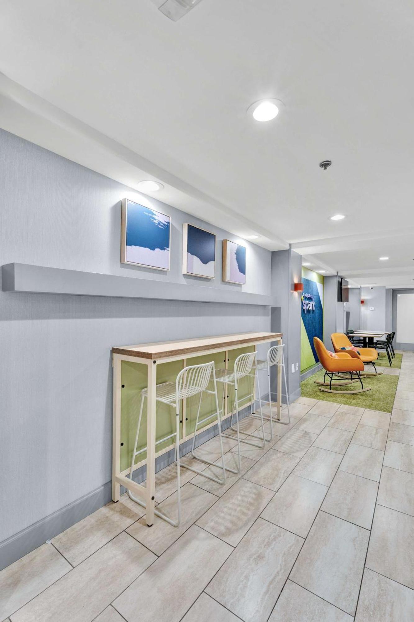 Spark By Hilton Plymouth Exterior photo